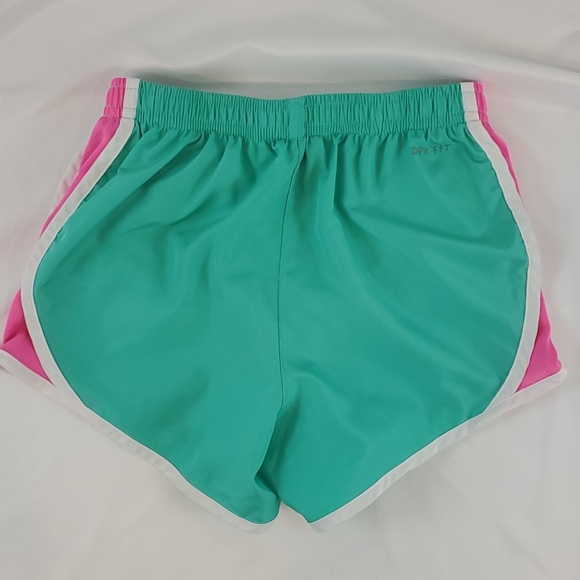 Girls active shorts BUNDLE OF 2 Nike Under Armour - Picture 6 of 10